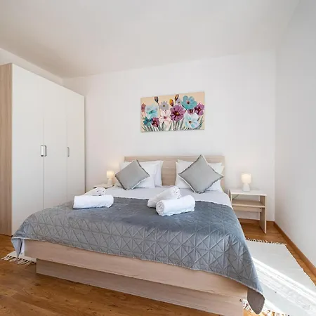 Dalmatia Pool Retreat *