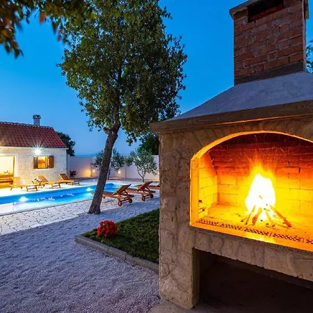 Prázdninový dům Dalmatia Pool Retreat *
