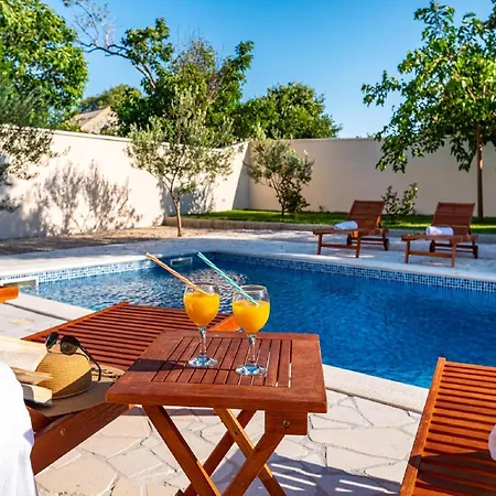 Dalmatia Pool Retreat *