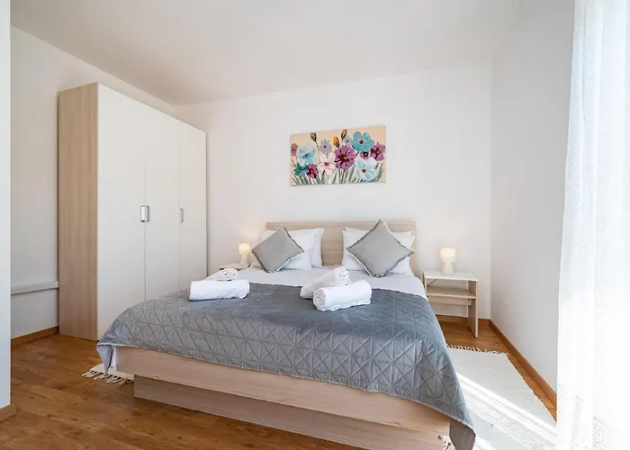 Dalmatia Pool Retreat *