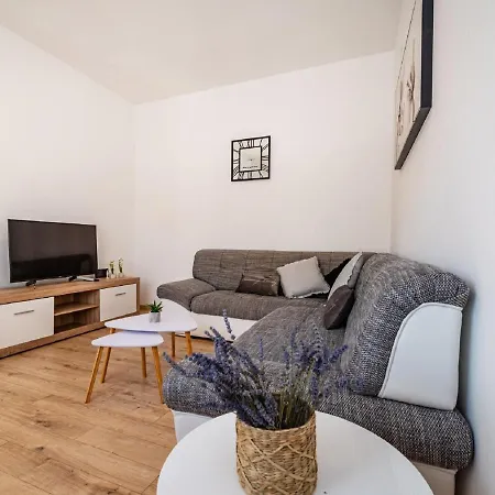 Lovely In With Private Swimming Pool Hébergement de vacances *