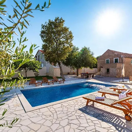 Lovely In Stankovci With Private Swimming Pool * Stankovci (Zadar)