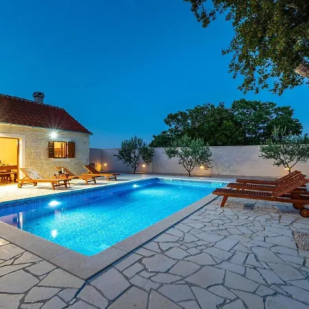 Holiday home Lovely In Stankovci With Private Swimming Pool *