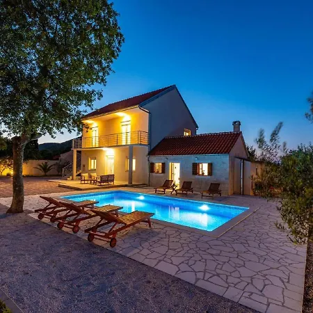 Lovely In Stankovci With Private Swimming Pool * Stankovci (Zadar)