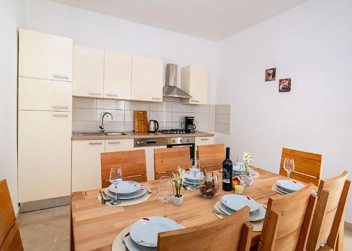 Dalmatia Pool Retreat *