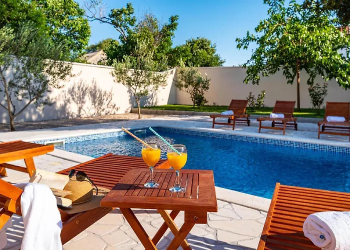 Dalmatia Pool Retreat *